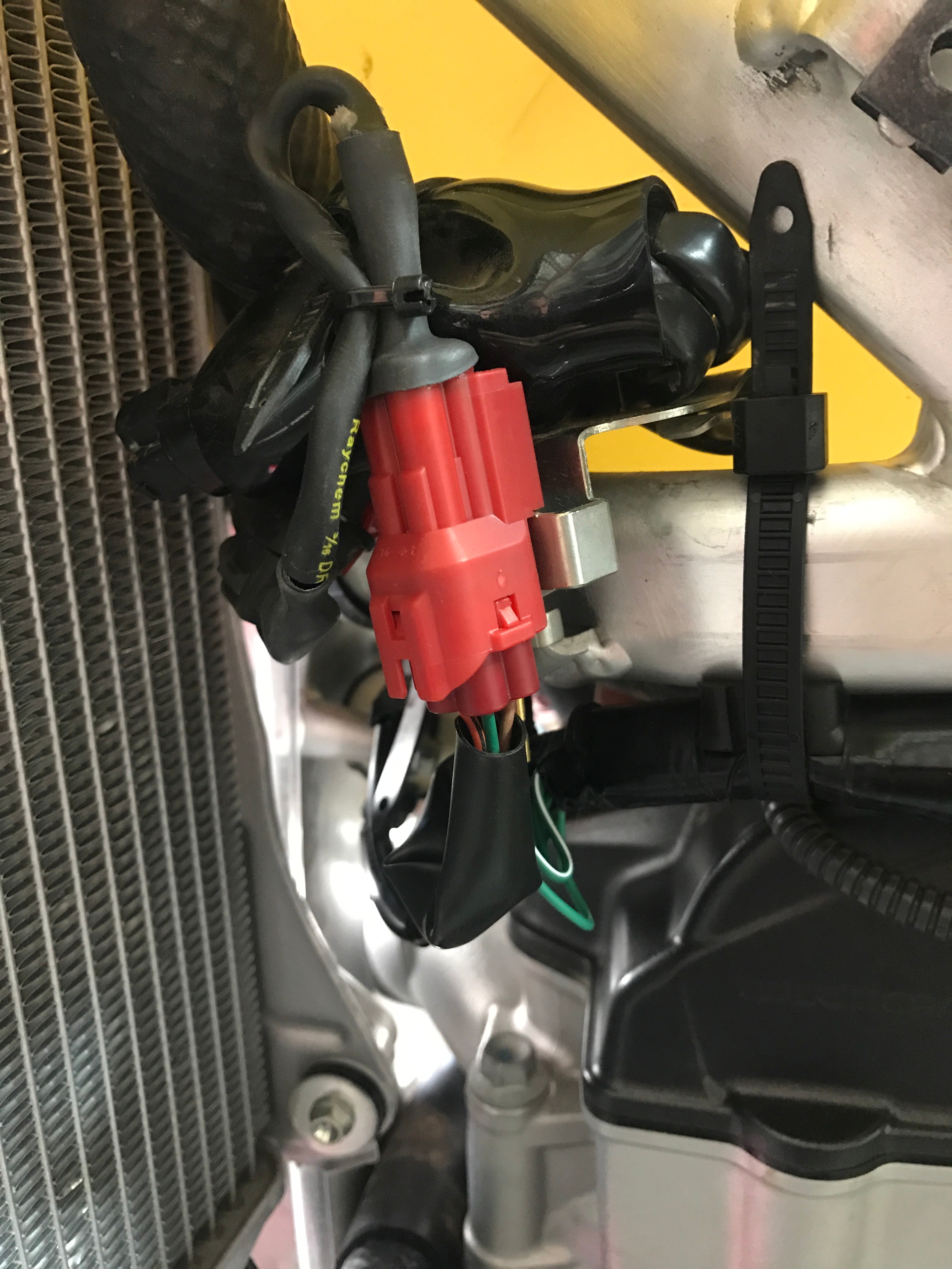 CRF X/ R/ RX AUX Power Connector - 4 Pin